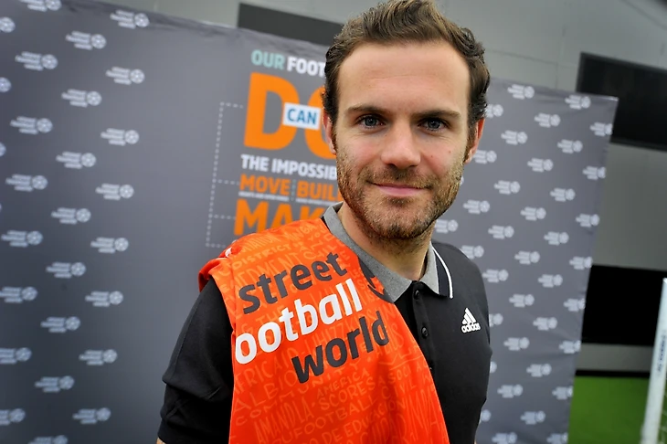 Хуан Мата на благотворительном мероприятии STREETFOOTBALLWORLD