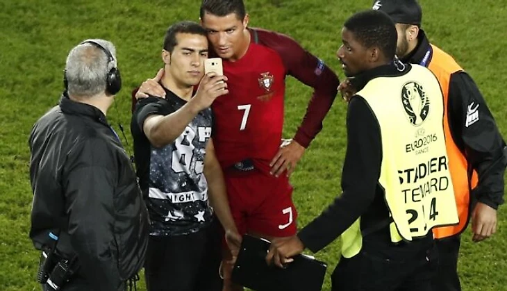 Картинки по запросу селфи роналду на евро