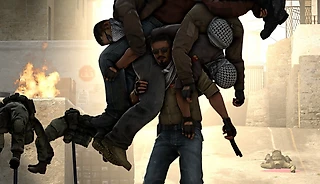 Великий момент в CS:GO: игрок взял решающий раунд 1 против 5. Его тиммейт от радости сломал рекламный щит!