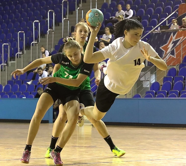 Фанатские истории. Барабанщик из Автограда, шампанское из Кубка ЕГФ, плакаты в защиту кумиров, изображение №2