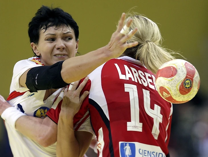 Ирина Дибирова в журнале "Быстрый центр". Жена Тимура, изображение №7