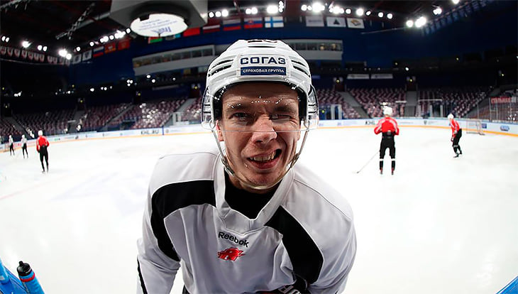 Месяц назад игрок КХЛ искал работу через инстаграм. Нашел!