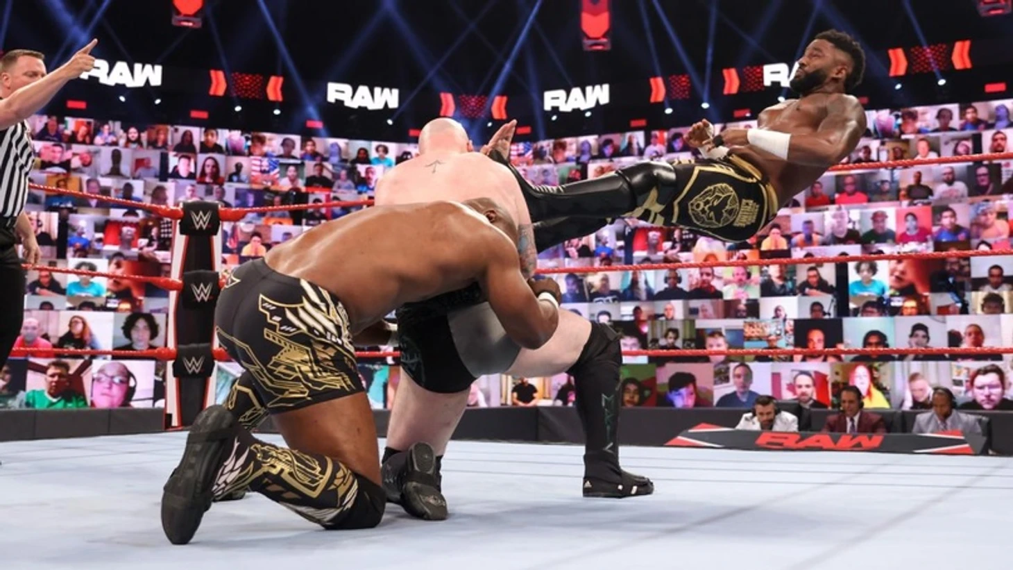 Обзор WWE Monday Night RAW 19.04.2021, изображение №8
