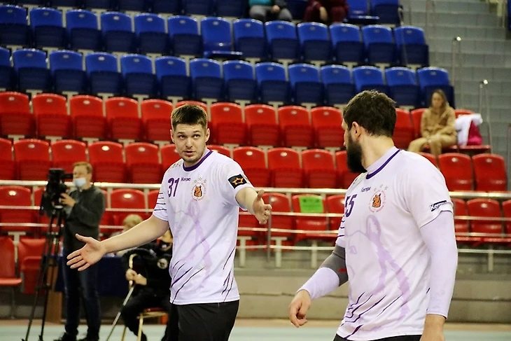 Чемпионат России. "Медведи" в Снежинске: еще один шаг к победе в "регулярке" и Андреев на левом краю, изображение №2