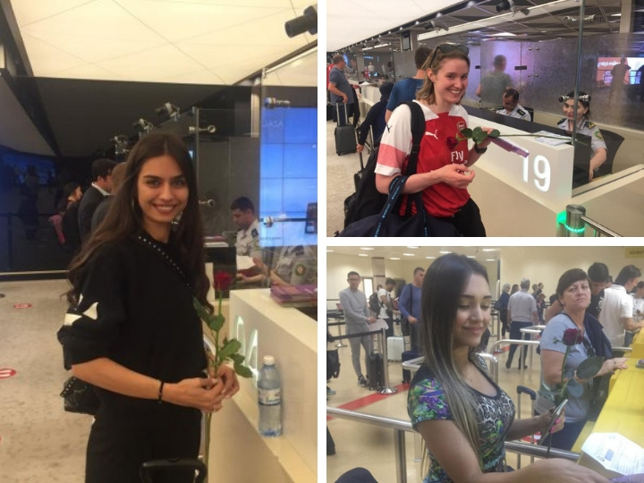 Азербайджанские пограничники дарят цветы и сувениры болельщикам, приехавшим на финал Лиги Европы (ФОТО)