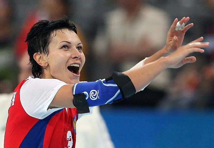 Ирина Дибирова в журнале "Быстрый центр". Жена Тимура, изображение №6