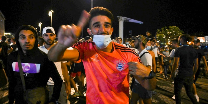 В Марселе победе «Баварии» рады больше, чем в Мюнхене: фанаты запускают фейерверки, а Пайет троллит «ПСЖ»