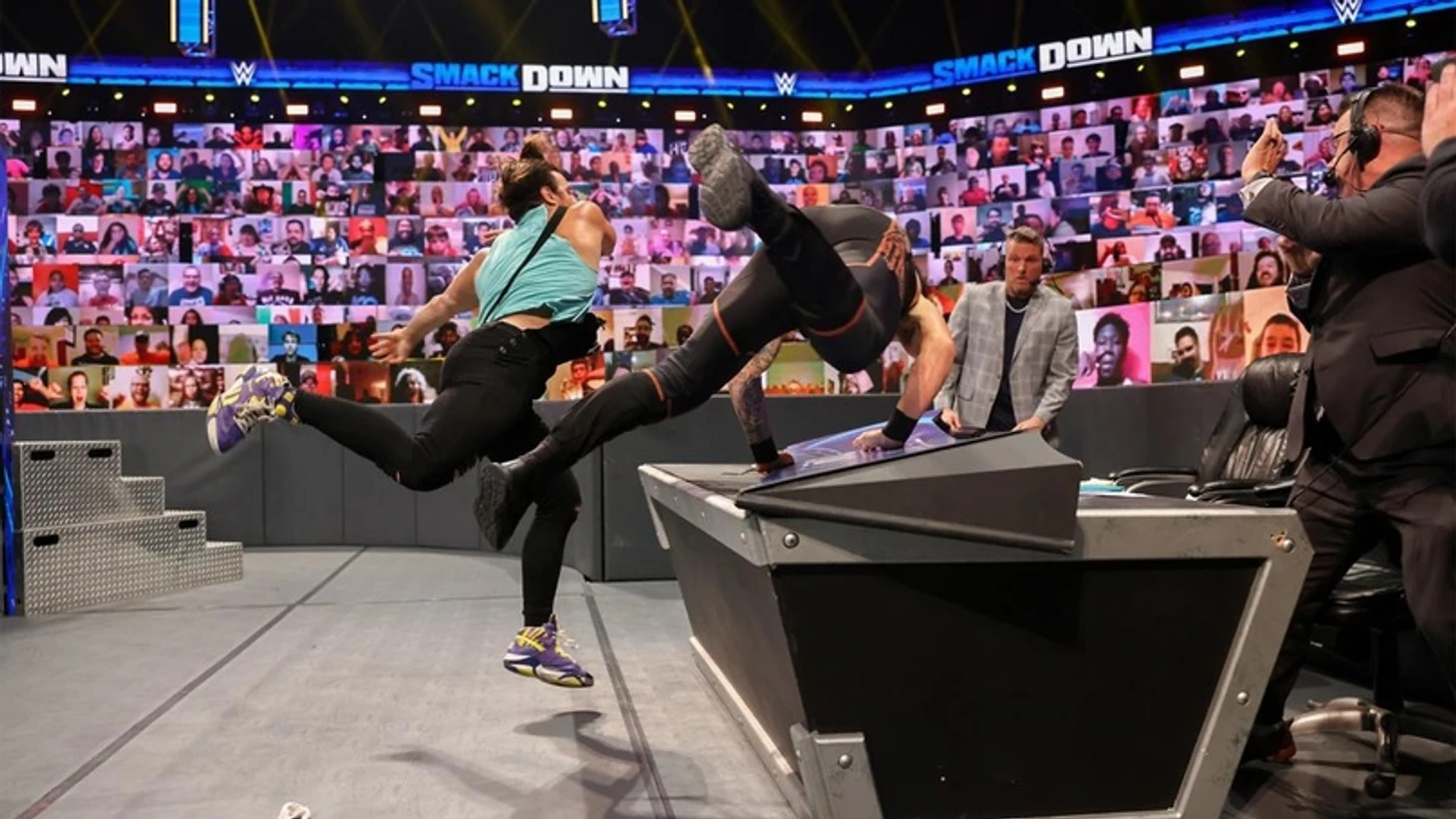 Обзор WWE Friday Night Smackdown 11.06.2021, изображение №16
