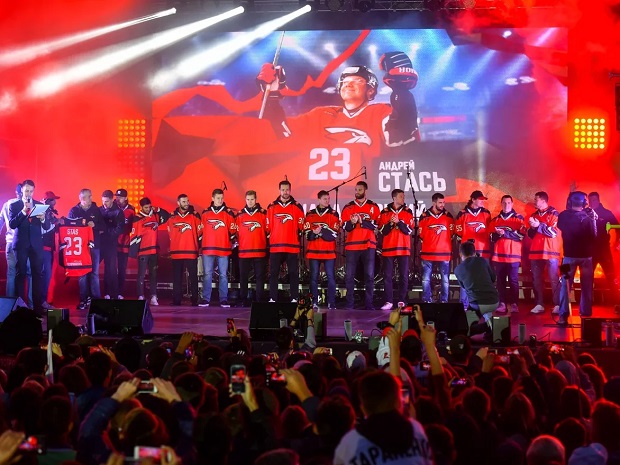 Ястребы прилетели в родное гнездо. Как «Авангард» презентовал команду в Омске