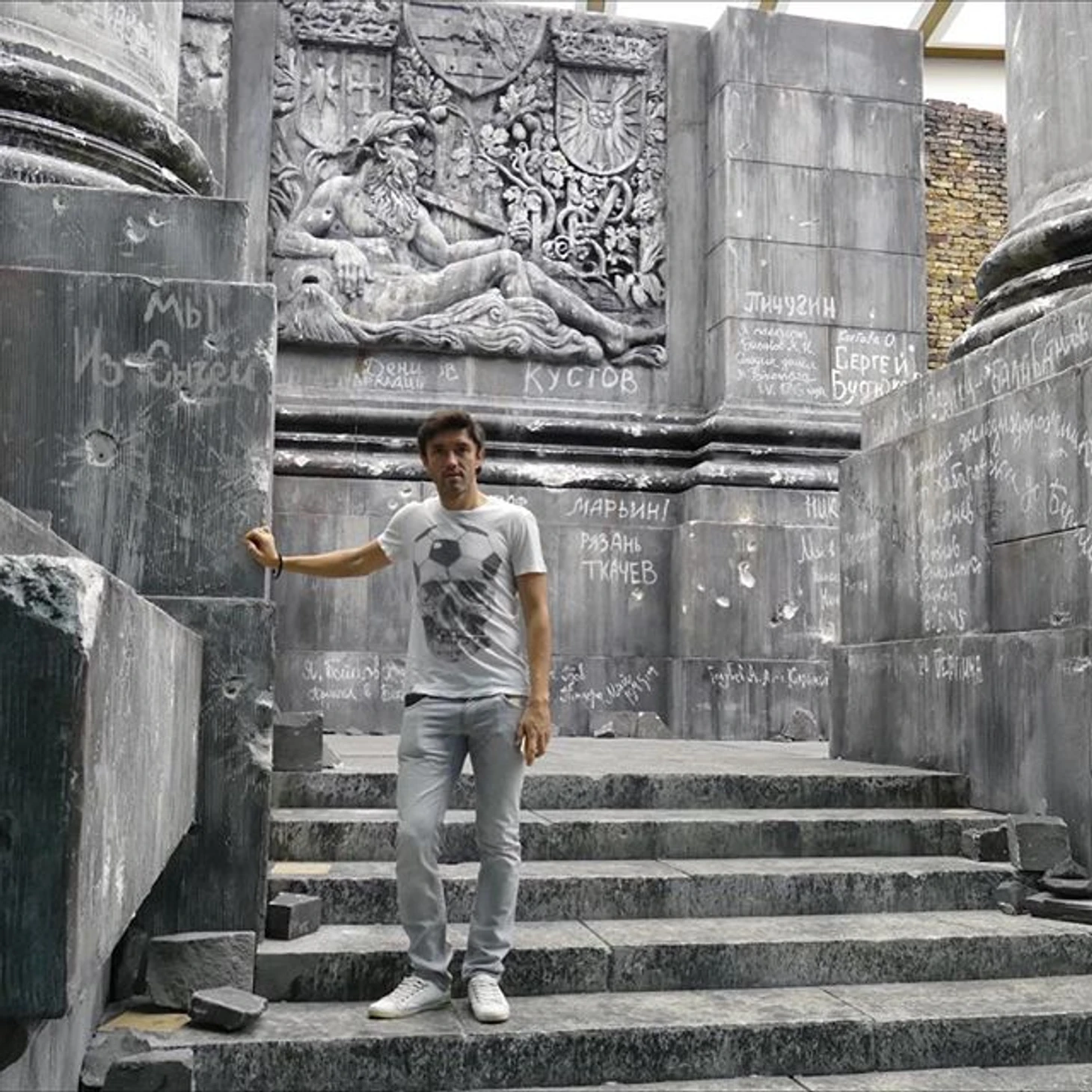 https://photobooth.cdn.sports.ru/preset/post/3/e6/6e9b43b6a4be09faa6bac96241714.jpeg