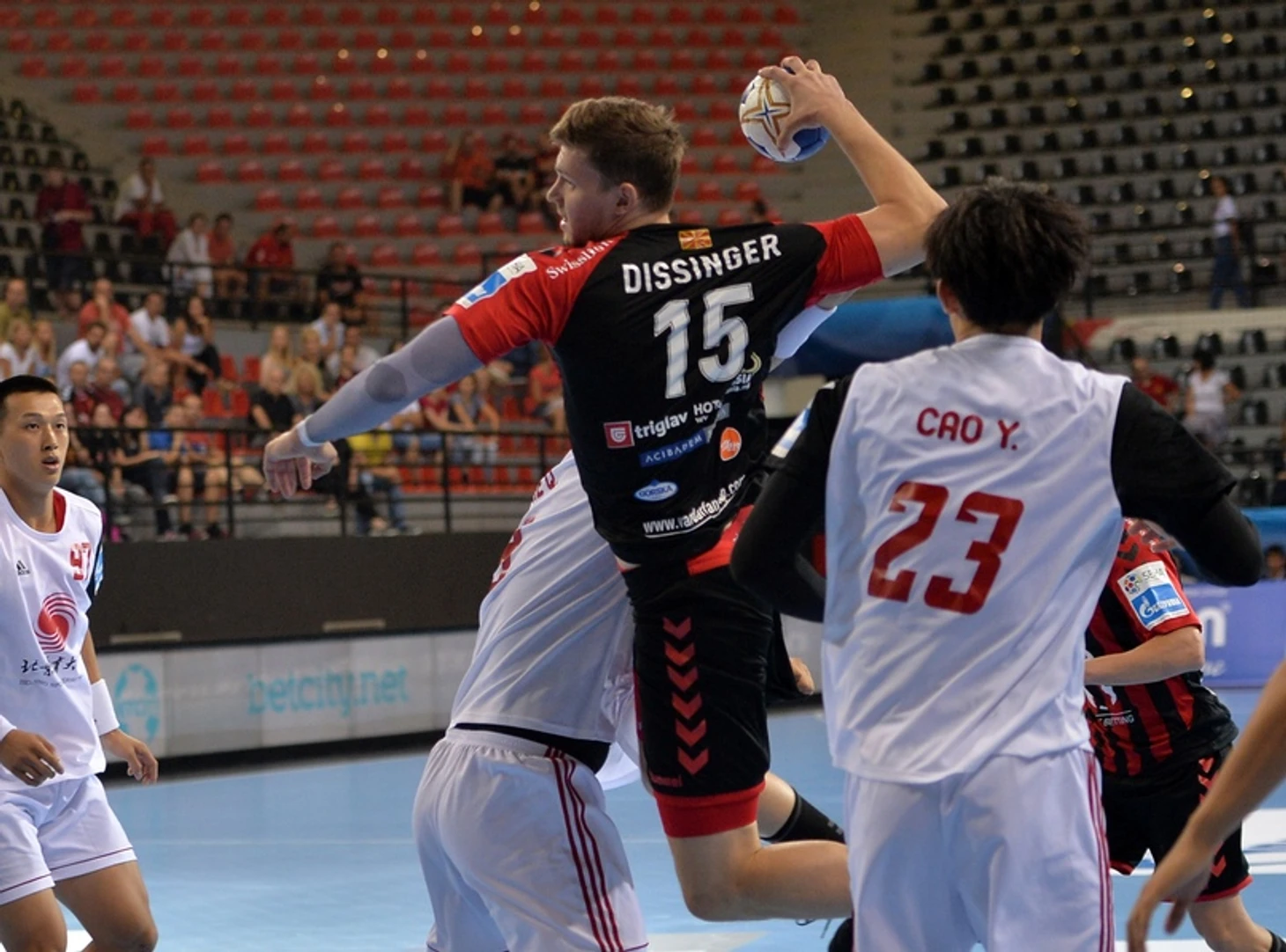 Звонок звезде. Кристиан Диссингер: "В школе учил русский и получал "двойки". В Германии это хорошая оценка", изображение №5