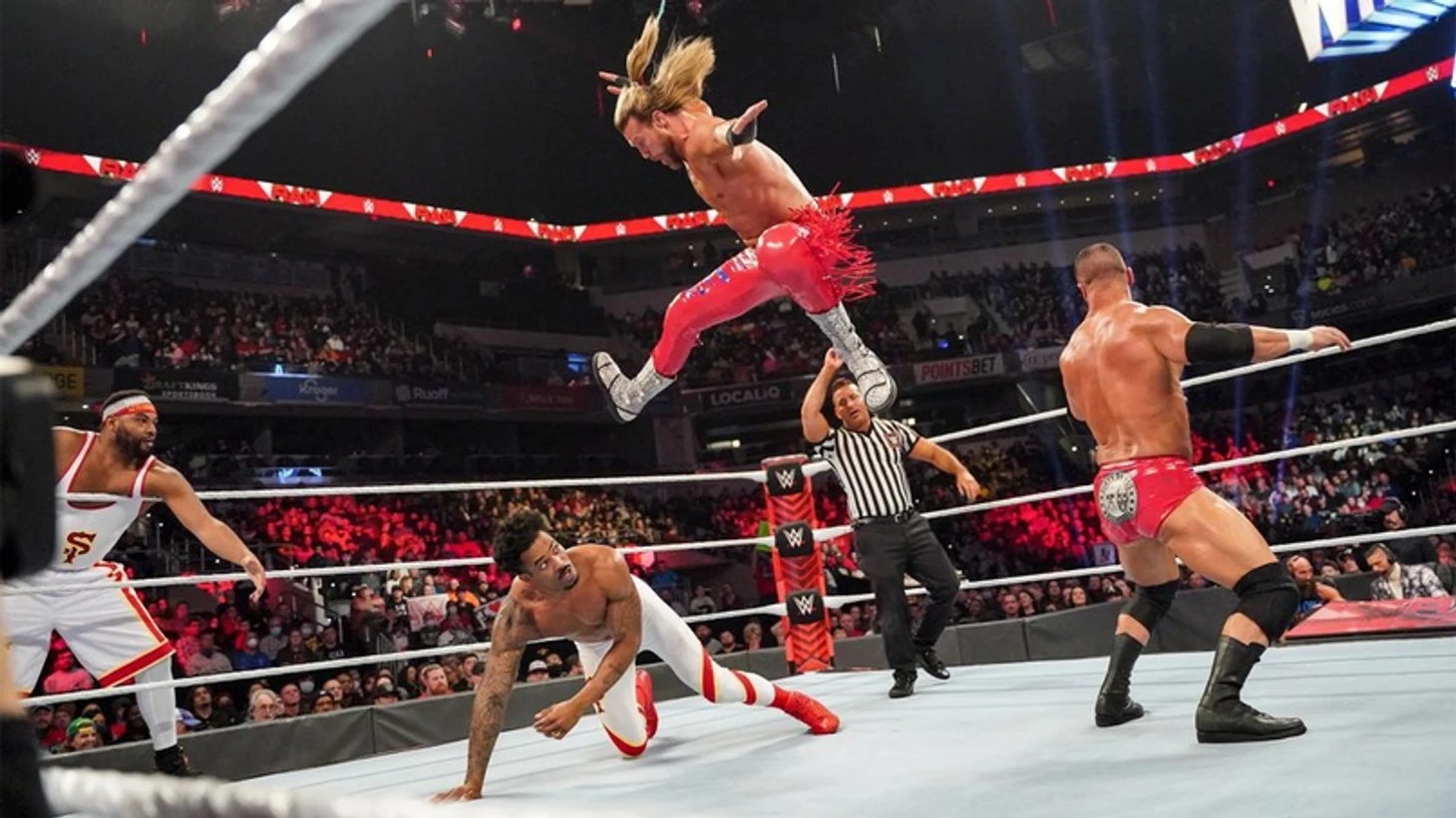 Обзор WWE Monday Night RAW 14.02.2022, изображение №6
