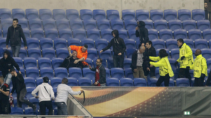 Турецкие фанаты сорвали начало матча Лиги Европы