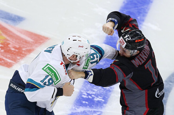 «Авангард» и «Сочи» начали матч с массовой драки – второй раз за лето. Это уже традиция Назарова