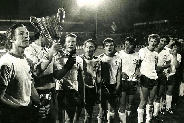 Ретро-фото: киевское «Динамо» с Кубком обладателей кубков (1975 год)