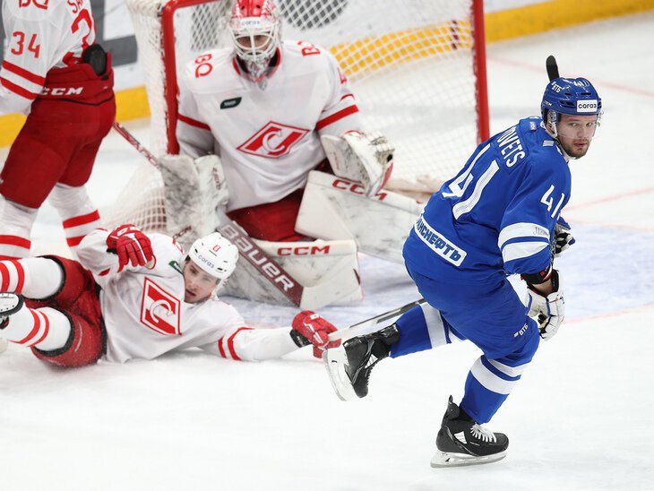 Дубль за 22 секунды! Защитник «Динамо» включил ксерокс – мгновенно положил две одинаковые шайбы «Спартаку»