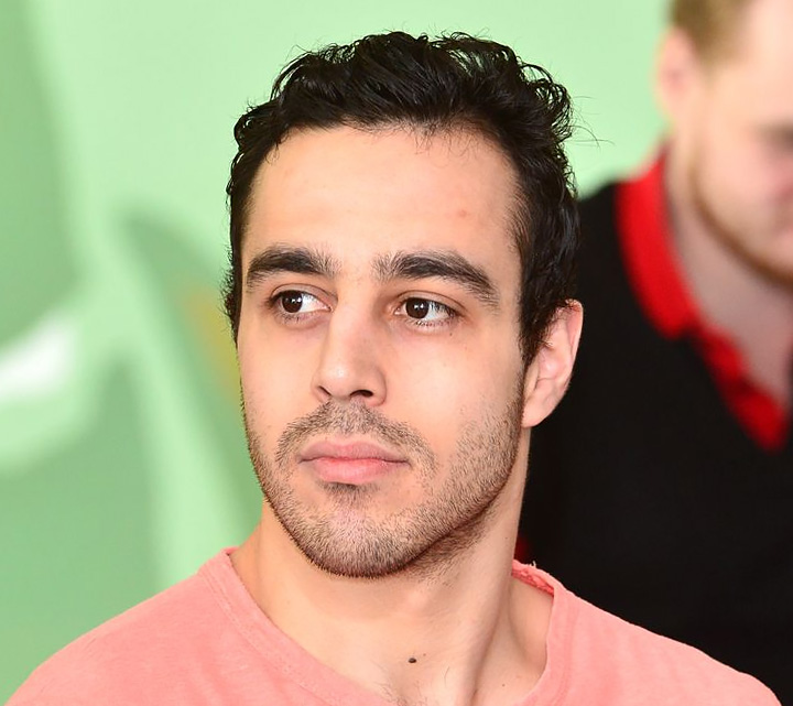 Как выглядят хоккеисты в шлеме и без него