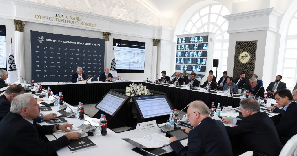 Кажется, не все понимают, как КХЛ считает потолок зарплат. То, что выглядит читерством – на самом деле мировая практика