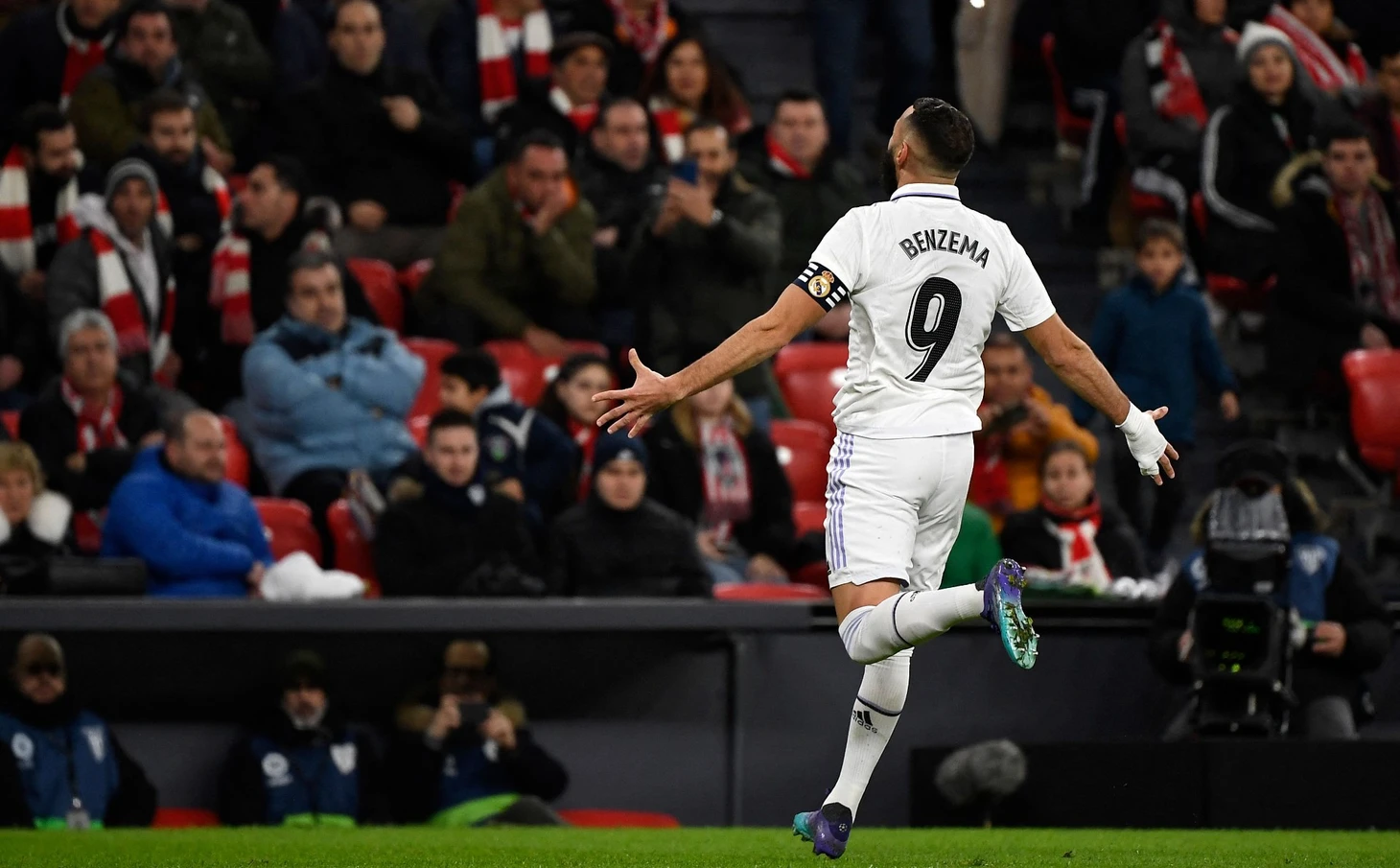 WATCH) Outrageous Karim Benzema goal puts Real Madrid in front at Athletic Club – Football España