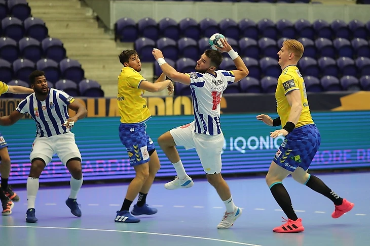 Лига чемпионов. Время быть первой. "Барса" образцово держит темп — в игре и на дистанции, изображение №3