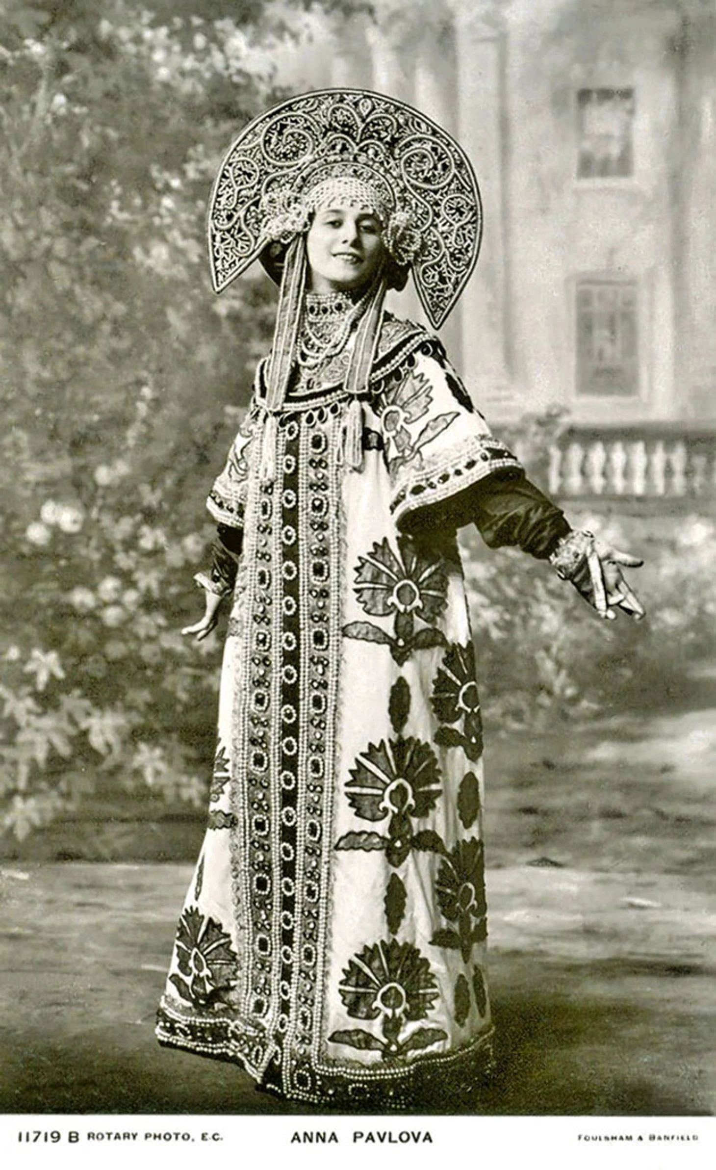 Women’s Beauty 100 Years Ago In Vintage Postcards
