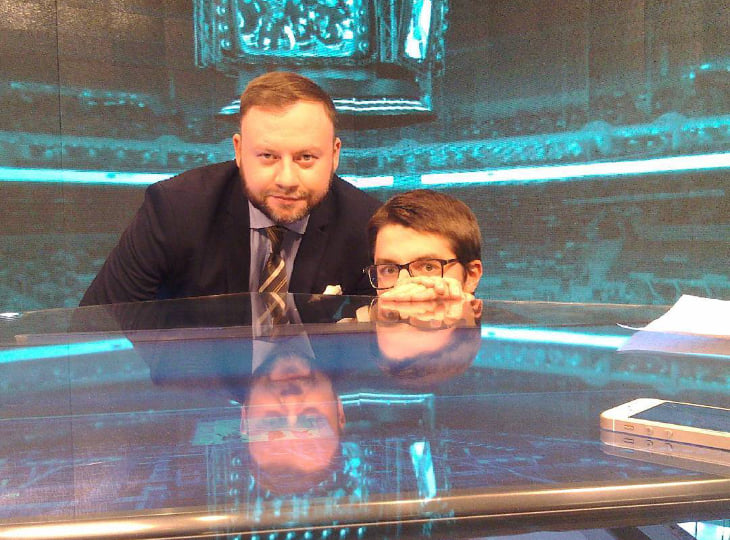 «Путин – это Кросби. Он забивает – я должен это супервыделять». Комментатор, на которого наезжал Навальный