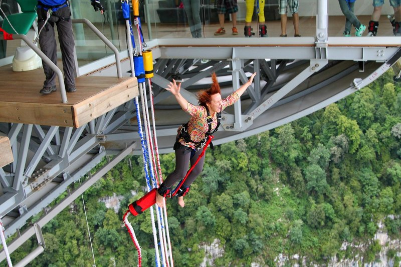 Jumping place. Скайпарк Сочи прыжок. Скайпарк в Сочи веревочный парк. Скайпарк банджи. Сочи Skypark прыжок 69 метров.