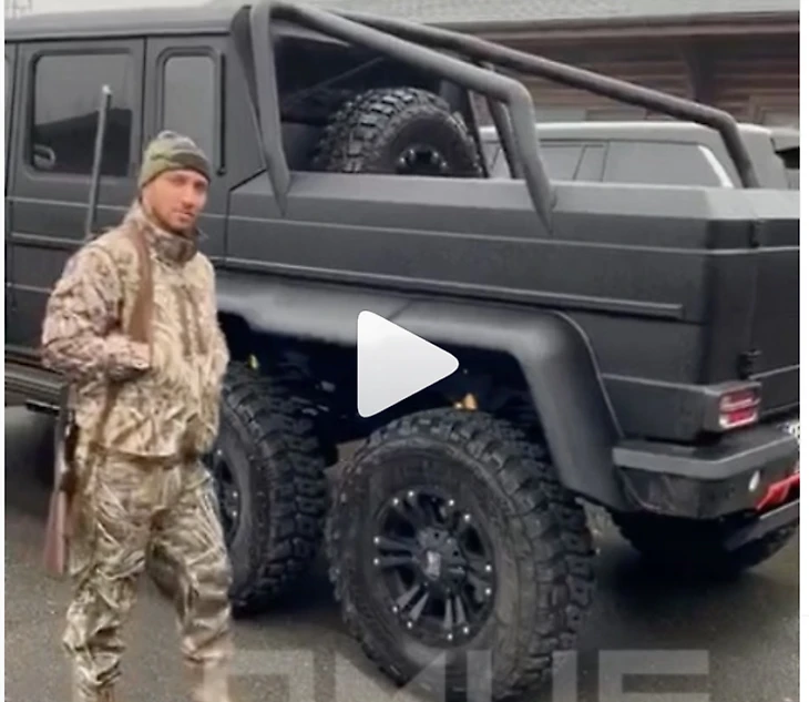 асилий Ломаченко продемонстрировал машину которую купил для поездок на охоту