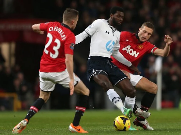 Адебайор в окружении Клеверли и Видича