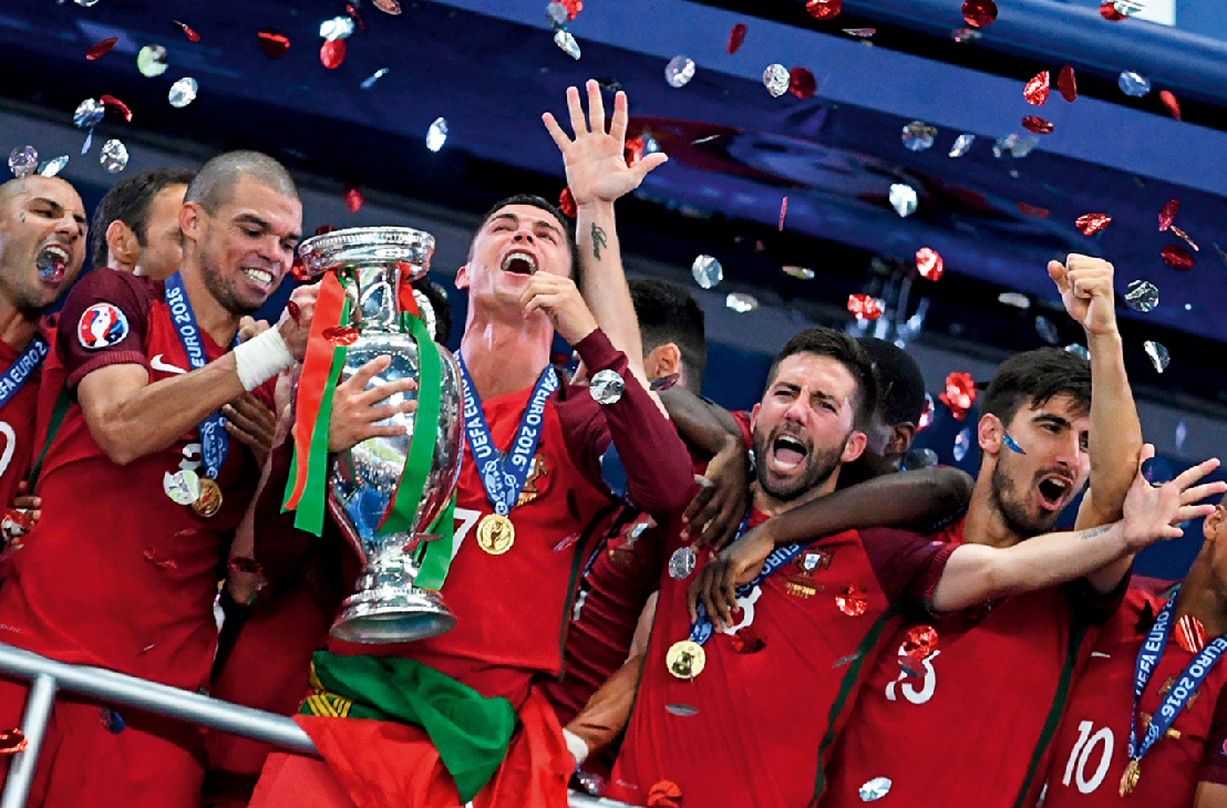 Действующий чемпион футбола. Португалия Чемпионат Европы 2016. Криштиану победа сборной Португалии 2016 евро 2016. Португалия чемпион Европы по футболу 2016. Португалия 2016 чемпион.