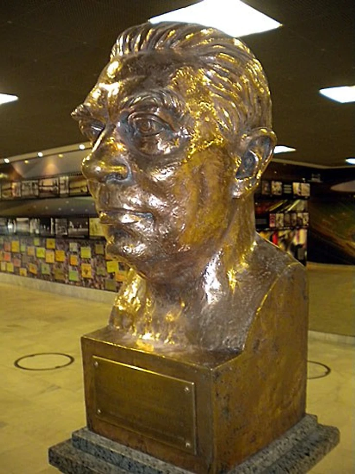 Украденный бюст бразильского журналиста