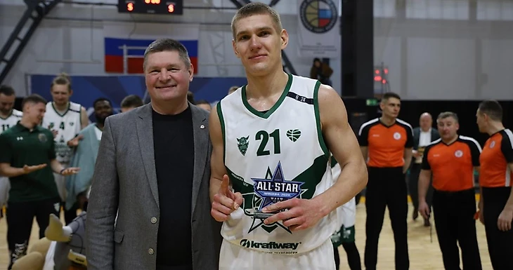 Александр Новожилов принял участие в награждение Матча Звёзд МЛБЛ ...