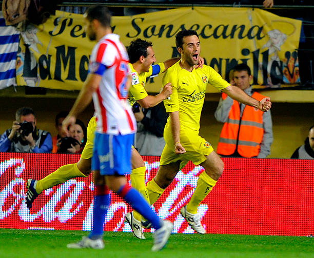 Villarreal's Italian forward Giuseppe Rossi celebrates his goal during their Spanish League football match Villareal vs Atletico Madrid on October...