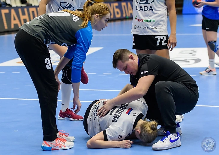 Olimpbet Cуперлига. Врач "Лады" Сергей Рахмаев: "С будущей женой Валентиной изначально были на вы", изображение №2