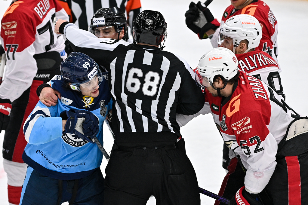 Авангарду потребовалось нанести  двенадцать бросков в створ, чтобы одержать победу над Сибирью