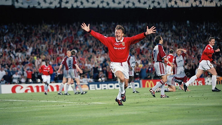 Teddy Sheringham celebrates his goal