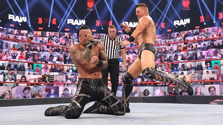 Обзор WWE Monday Night RAW 19.04.2021, изображение №23