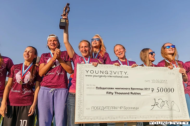 Космик Гёлз