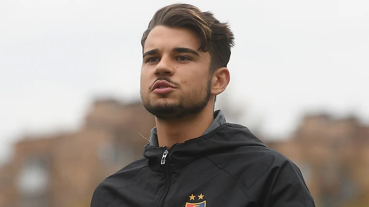 Полузащитник &quout;Базеля&quout; Сергей ЕРЕМЕНКО проходит просмотр в &quout;Спартаке&quout;. Фото Александр ФЕДОРОВ, &quout;СЭ&quout;