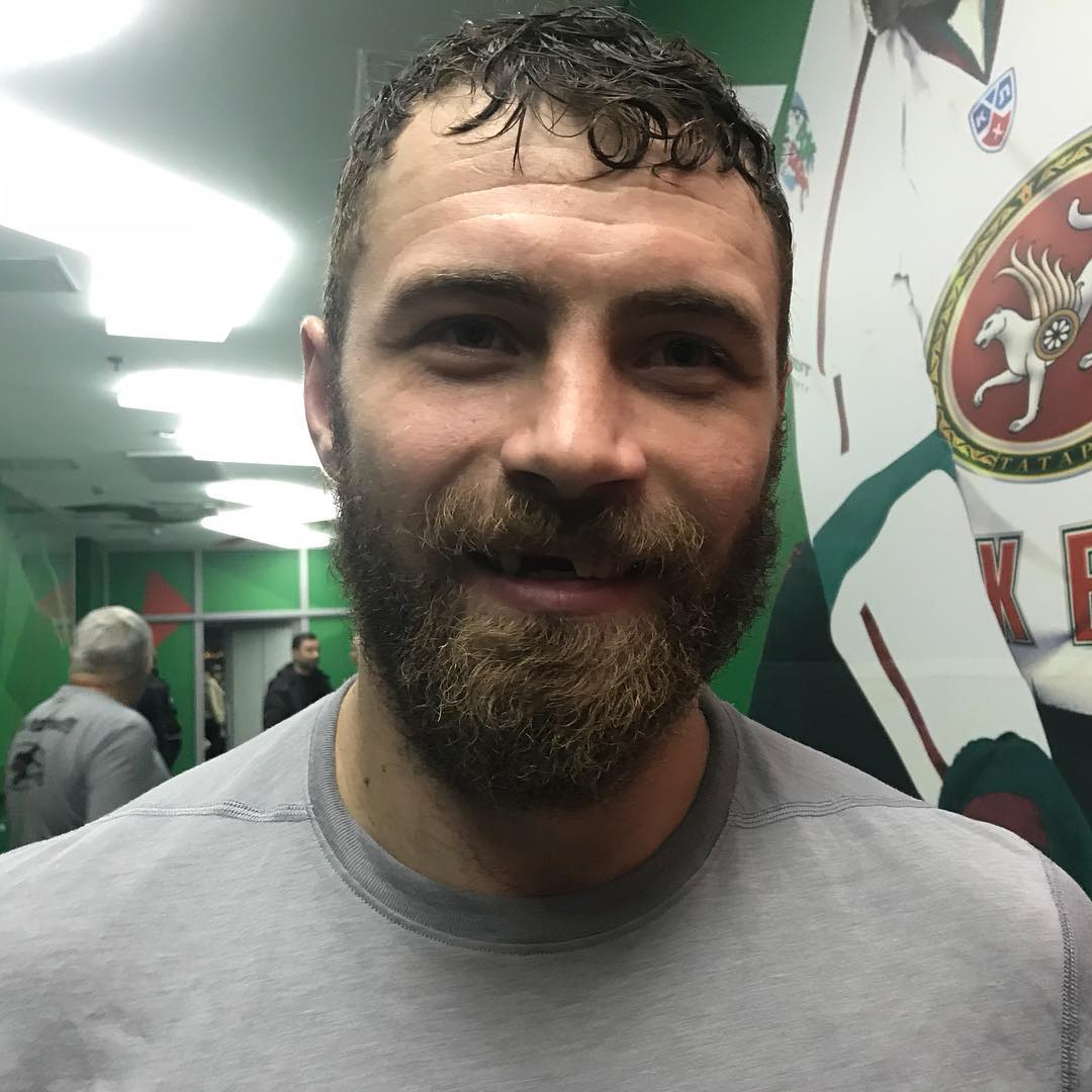 Игрок «Ак Барса» лишился двух зубов, но подарил команде большинство