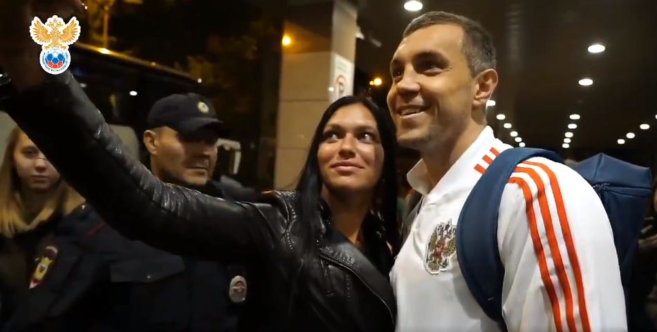 Сборная России по футболу, болельщики, Зенит, Артем Дзюба