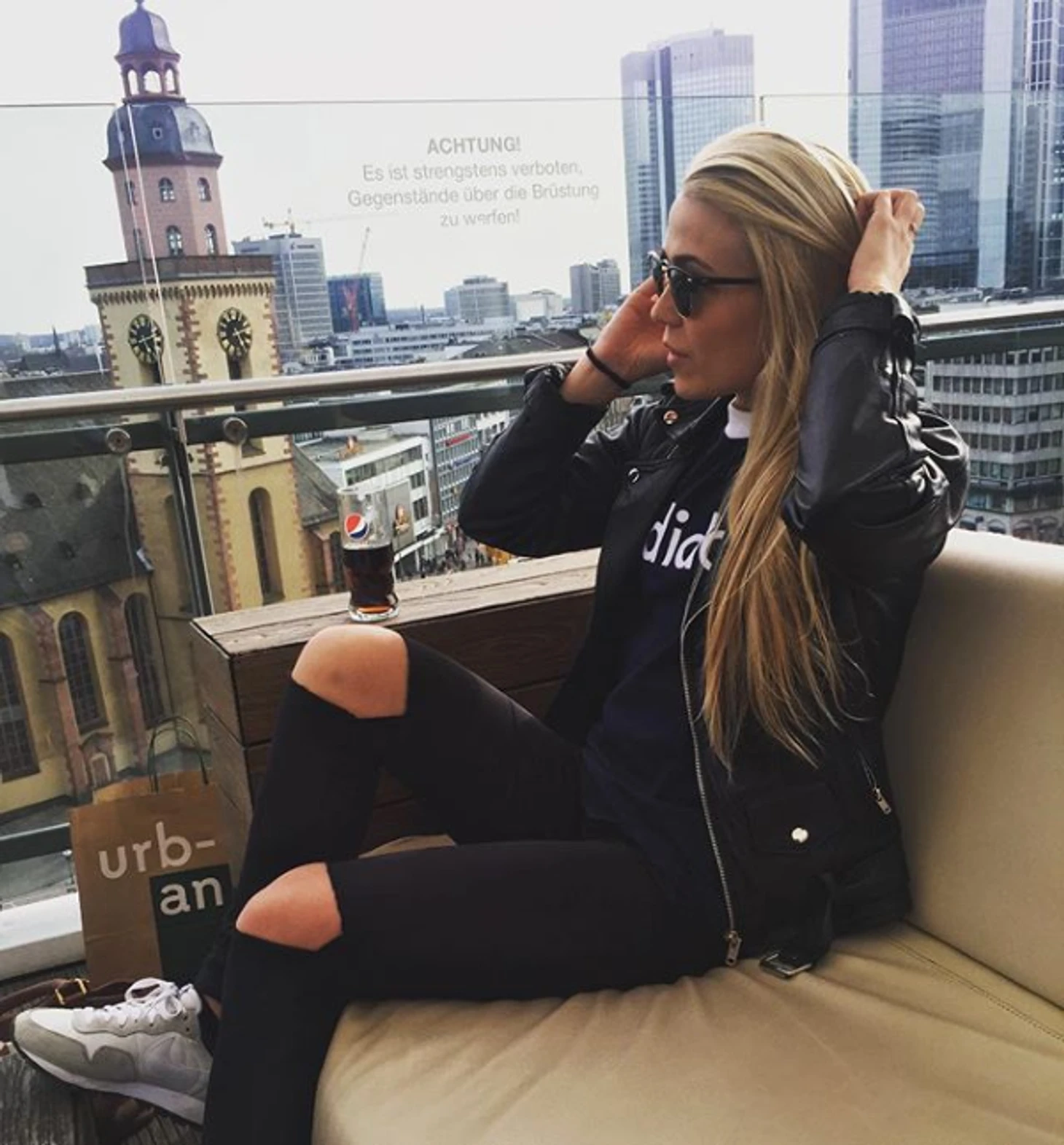 https://photobooth.cdn.sports.ru/preset/post/4/9a/d68677a504f3893b5f9c0dc214b8b.png