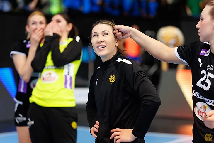 20 вопросов не о гандболе. Юлия Манагарова: "На футболе зарубы серьёзные! Однажды мне нос сломали", изображение №7