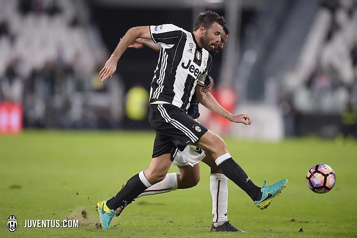 Юве - Кальяри. Андреа Барцальи