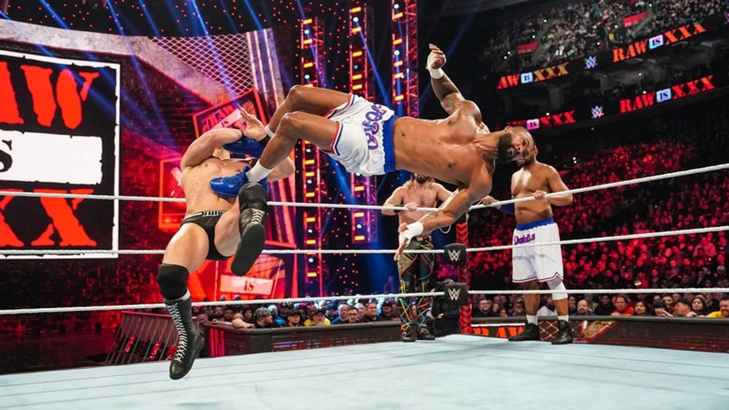 Обзор WWE RAW Is XXX, изображение №20