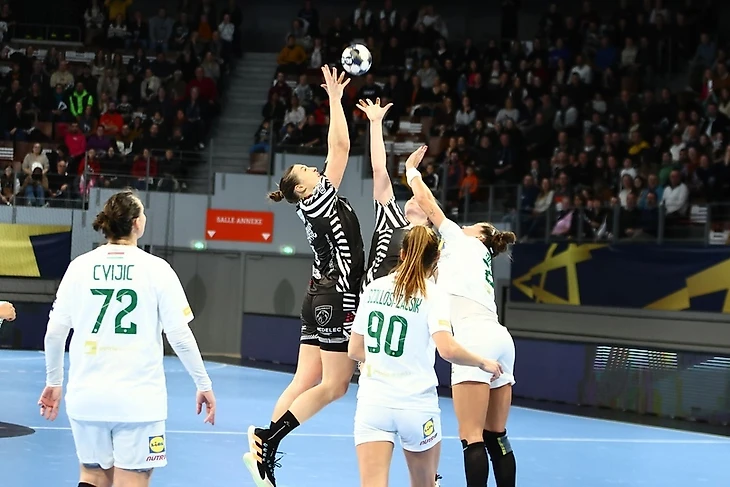 Лига чемпионов. Нягу вошла в историю, "Будучность" — в плей-офф, а от Дмитриевой нужно ждать чуда, изображение №5