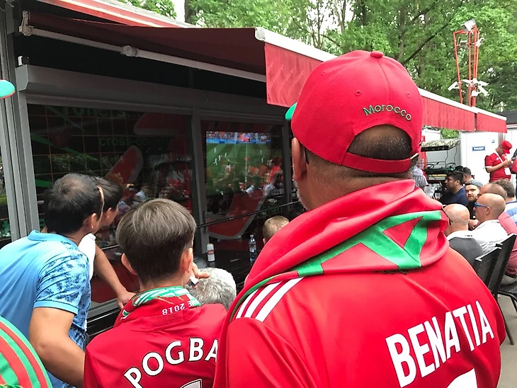 Марокканцы смотрят футбол