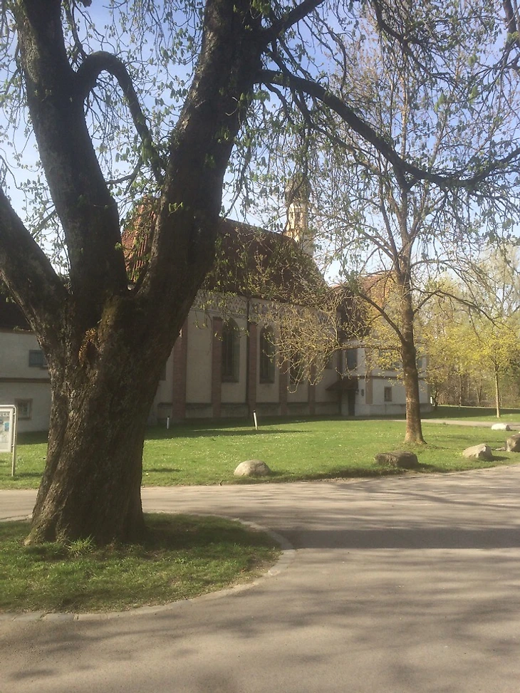 Замок Блютенбург