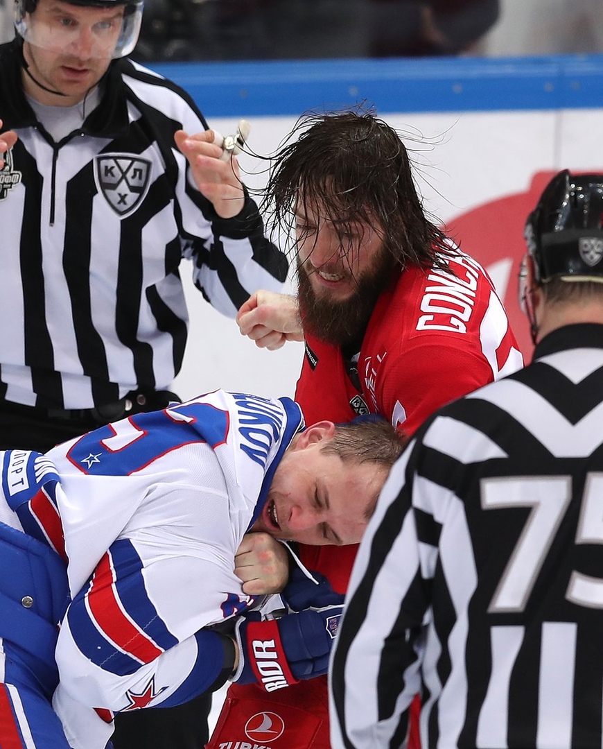 В Москве дрались и хоккеисты, и фанаты. А «Спартак» проиграл