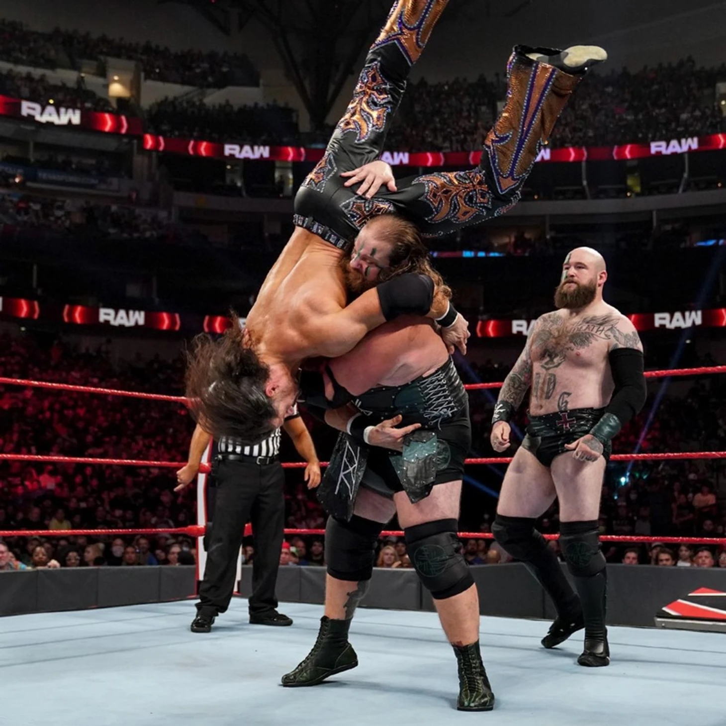 Обзор WWE Monday Night RAW 19.07.2021, изображение №5